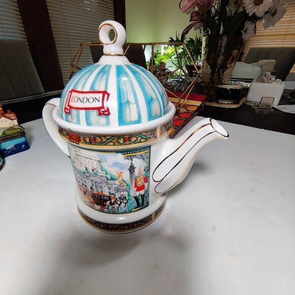 J. Sadler Porcelain Two Cup Teapot, Horseguards of the London Series Collection - Picture 3 of 11